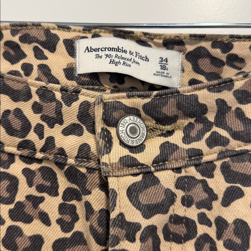 Abercrombie & Fitch Curve Love High Rise 90s Relaxed Jean - Picture 3 of 5